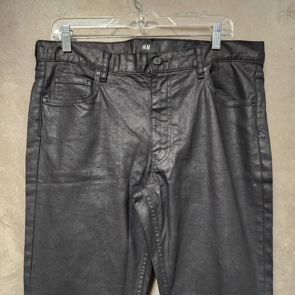 Bundle/Men's H&M High Rise Satiny Finish Black and Blue Denim Pants Size 34x32 - Picture 8 of 9